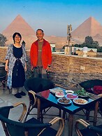 Pyramids Live View Hotel