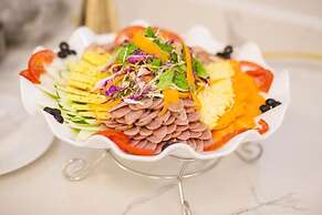 Canh Hung Palace