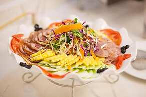 Canh Hung Palace