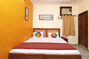 Goroomgo White Elephant Inn Noida