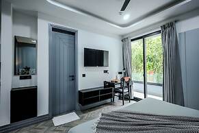 BedChambers Serviced Apartment, Golf Course, Gurgaon