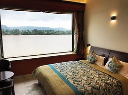 TreeHouseNarmade A Riverfront Resort Spa