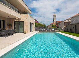 Villa Prima Lux