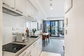Stylish+Modern Unit - Balcony & Pool Zodiak Stays