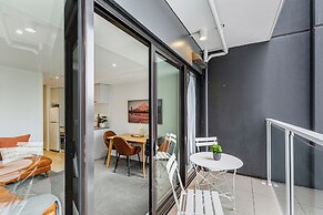 Stylish+Modern Unit - Balcony & Pool Zodiak Stays