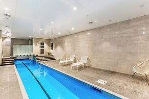 Stylish+Modern Unit - Balcony & Pool Zodiak Stays