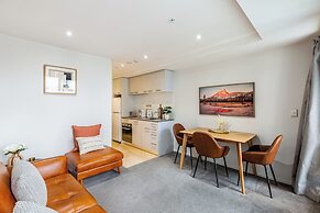 Stylish+Modern Unit - Balcony & Pool Zodiak Stays