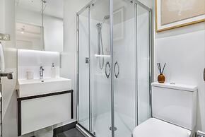 Stylish+Modern Unit - Balcony & Pool Zodiak Stays