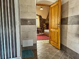 Favisi Rooms