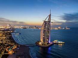 Premium JBR Beach Stay-Beach Access & Sea Views