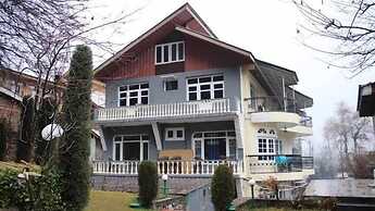 Heritage Rose Inn