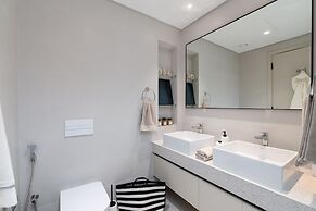 Modern 2BR Emaar Beachfront w Pvt Beach Access