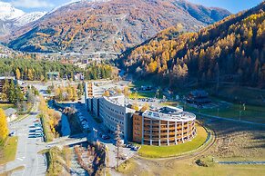 L Aquila Campo Smith On The Ski Slopes