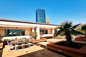 Pristine Difc 2BR w Pool Gym