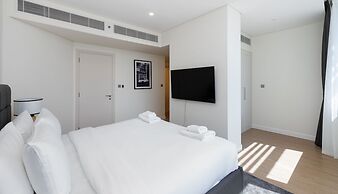 Pristine Difc 2BR w Pool Gym