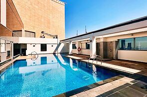 Pristine Difc 2BR w Pool Gym