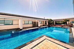 Pristine Difc 2BR w Pool Gym