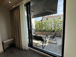Smart and Simple Hotel Karakoy