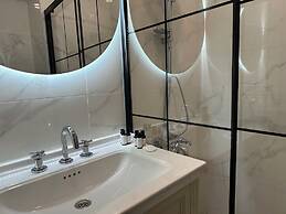 Smart and Simple Hotel Karakoy