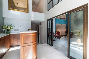 Smart and Simple Hotel Karakoy