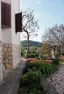 Apartment and Rooms Luka
