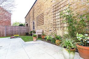 Luxurious Central Windsor Town House