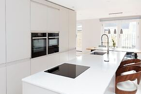 Fabulous Central Windsor Town House