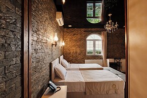 Roots Resort