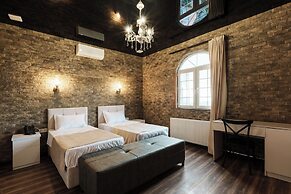 Roots Resort