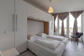 Beachside Apartment With Balcony