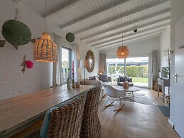 Modern Bungalow Close to the Beach