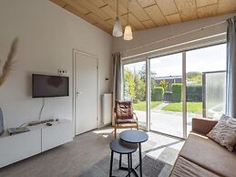Modern Bungalow Close to the Beach