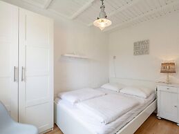 Modern Bungalow Close to the Beach