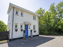 Detached 6 Pers Holiday Home