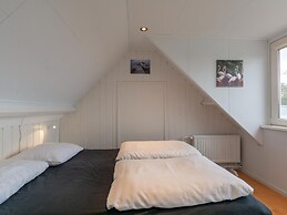 Klaproos, Holiday Home