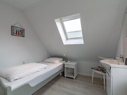 Klaproos, Holiday Home