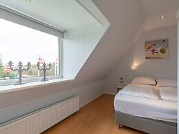 Klaproos, Holiday Home