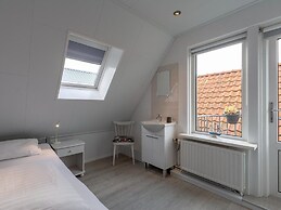 Klaproos, Holiday Home