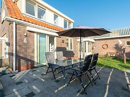 Klaproos, Holiday Home