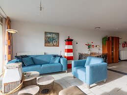 Holiday Apartment Opposite the Beach