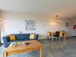 Holiday Apartment Opposite the Beach