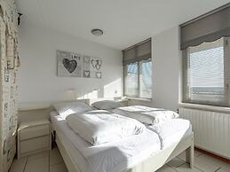 Holiday Apartment Opposite the Beach