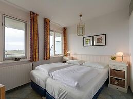 Holiday Apartment Opposite the Beach