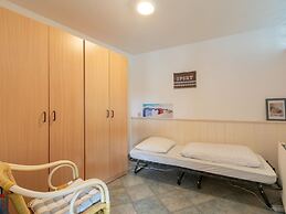 Holiday Apartment Opposite the Beach