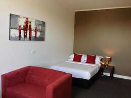 Centennial Inn on Bathurst