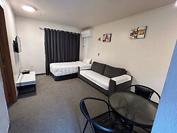 Aquarious motor inn