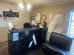 Aquarious motor inn