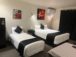 Aquarious motor inn