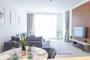 HAPPY SEASON I Al Bateen Residences