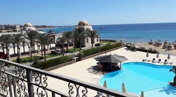 Palm Beach Piazza Beachfront Lovely Apartment